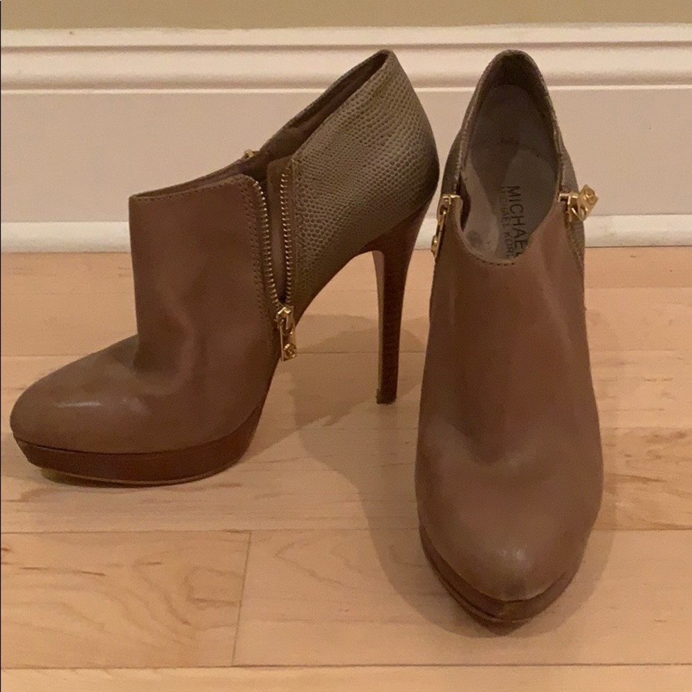 Michael kors tan leather booties
